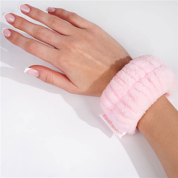 Brushworks Microfibre Wrist Wash Bands (Picture 1 of 4)