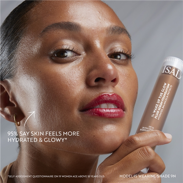 IsaDora The Wake Up the Glow Fluid Foundation (Picture 5 of 6)
