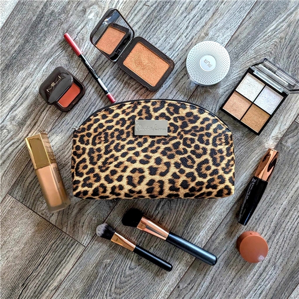 CL Pearl Makeup Bag (Picture 3 of 8)