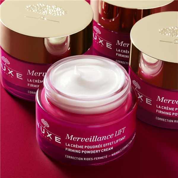 Merveillance LIFT Firming Powdery Cream (Picture 7 of 9)