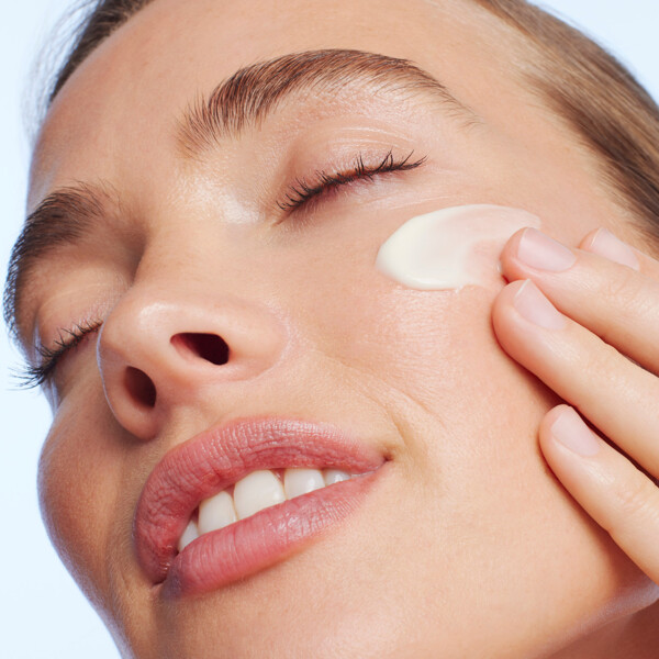 Merveillance Lift Exceptional Day & Night Cream (Picture 3 of 5)