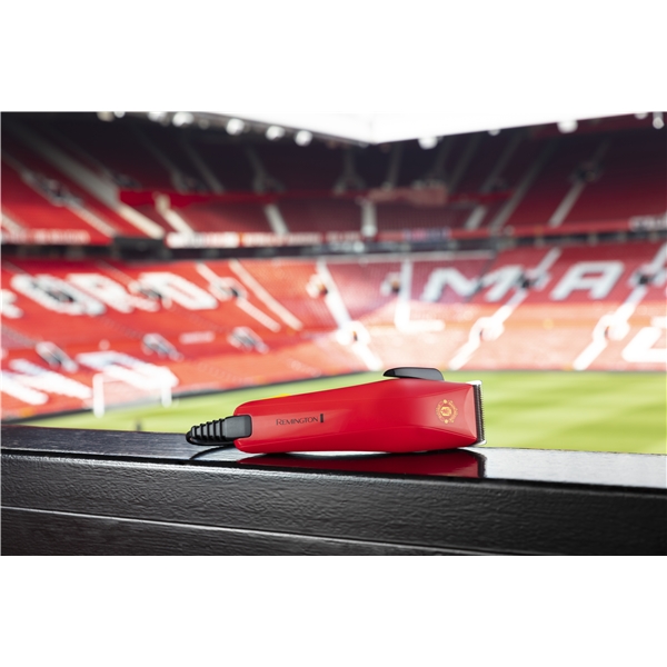 HC5038 Manchester United Colour Cut Clipper (Picture 6 of 7)